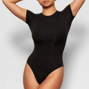Skims FITS EVERYBODY T-SHIRT BODYSUIT TOP SHIRT Onyx Black XXSmall